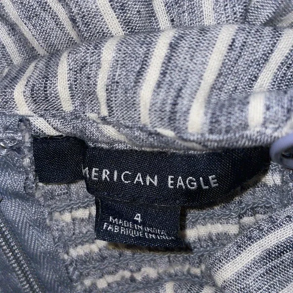 NWOT. American Eagle Jumpsuit size 4. - Picture 4 of 7